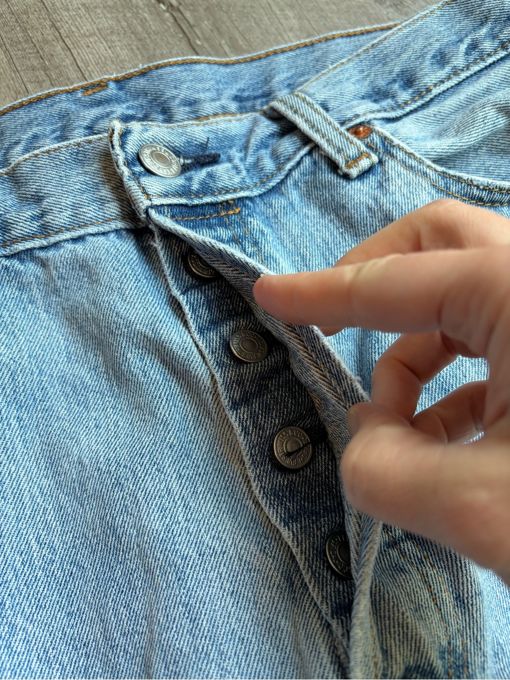 Levi’s 501 - 1993 Classic High-Rise Straight Leg Jeans - Light Blue- vintage - Picture 9 of 16